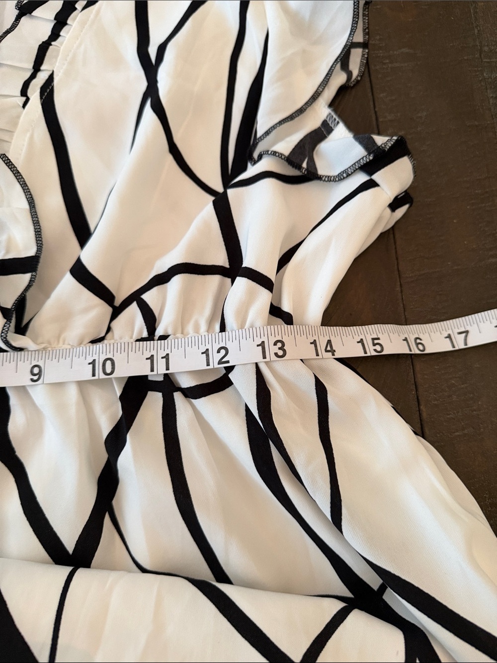 Chic Maxi Dress with Black Abstract Line Print - Picture 8 of 10